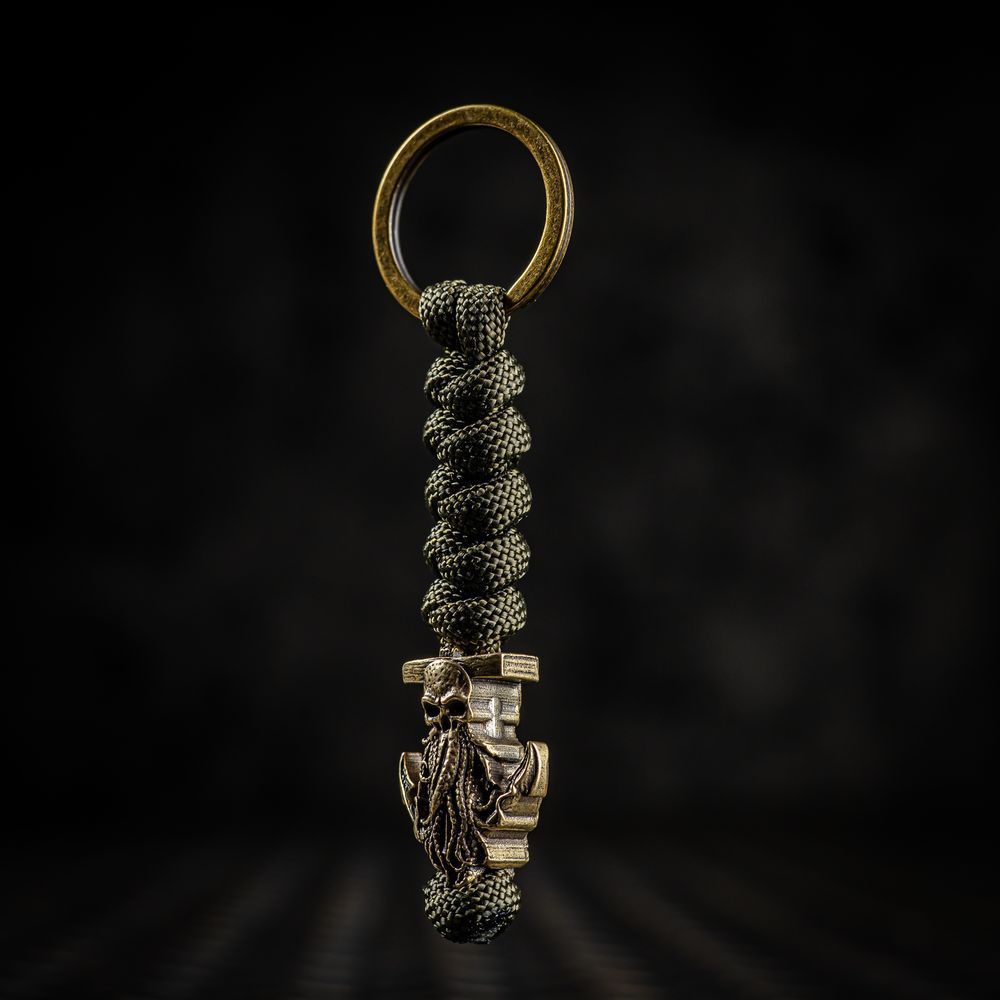 Maverick брелок Skull Anchor (Gold/Green)